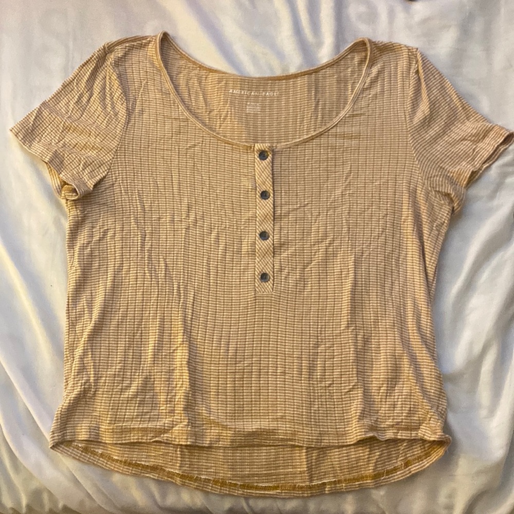 Size medium but fits like a small/ color yellow